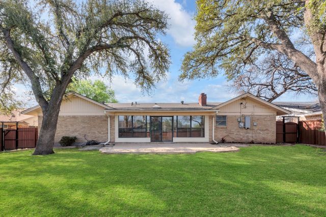 224 Plainview Drive, Hurst, TX 76054