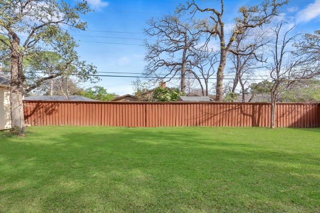 224 Plainview Drive, Hurst, TX 76054