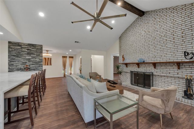 224 Plainview Drive, Hurst, TX 76054