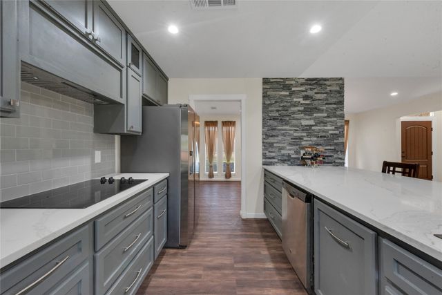 224 Plainview Drive, Hurst, TX 76054