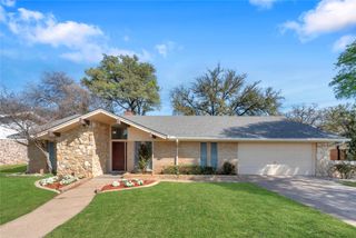 224 Plainview Drive, Hurst, TX 76054