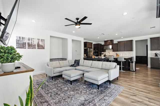 2604 Chianti Way, Hanford, CA 93230