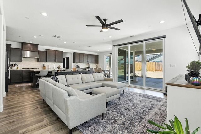 2604 Chianti Way, Hanford, CA 93230