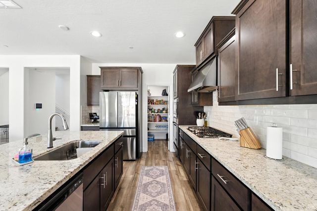2604 Chianti Way, Hanford, CA 93230