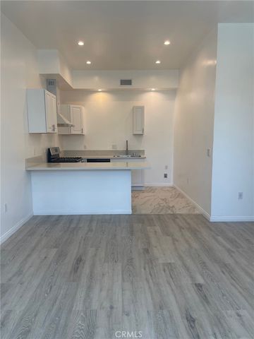 16023 Wyandotte Street, Lake Balboa, CA 91406