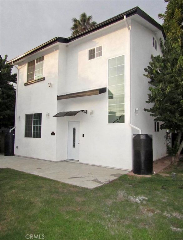 16023 Wyandotte Street, Lake Balboa, CA 91406