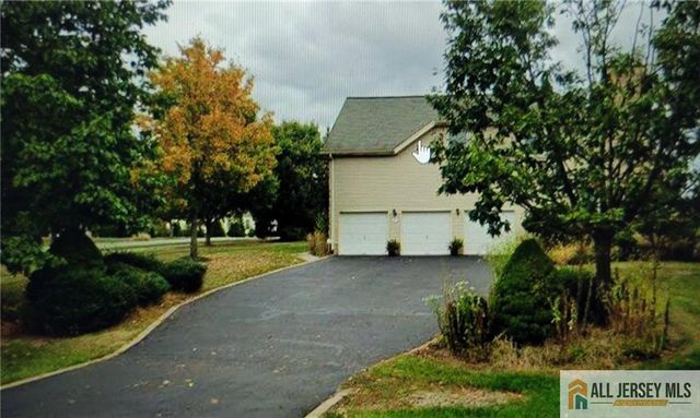 2 Colonial Court, Plainsboro, NJ 08536