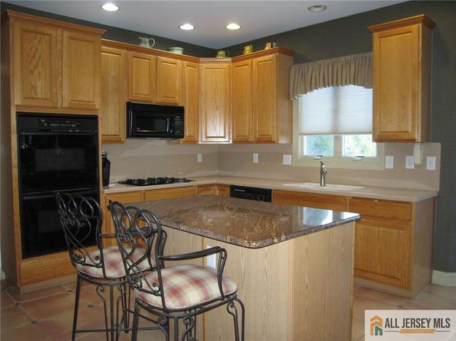 2 Colonial Court, Plainsboro, NJ 08536