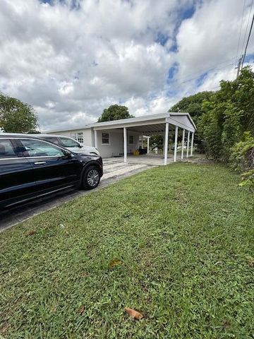 4877 Caribbean Boulevard S, West Palm Beach, FL 33407