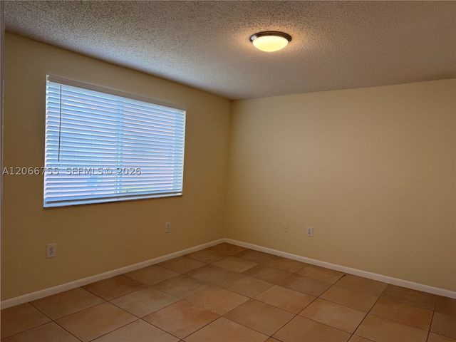 8019 Lake Dr 202, Doral, FL 33166