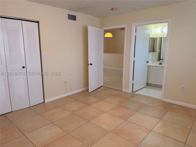8019 Lake Dr 202, Doral, FL 33166