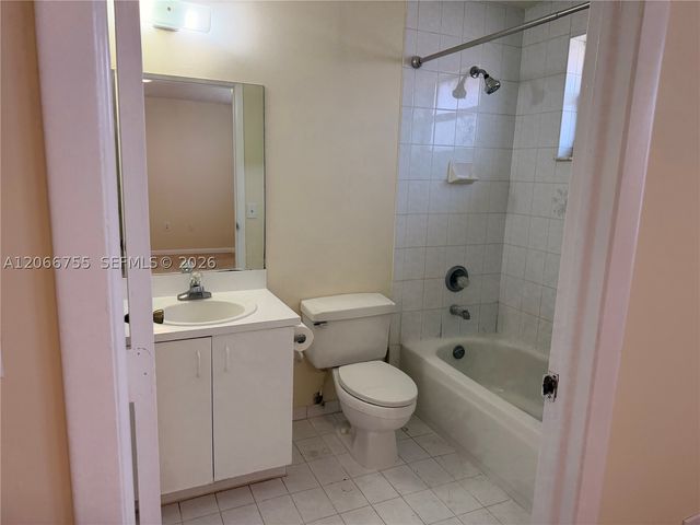 8019 Lake Dr 202, Doral, FL 33166