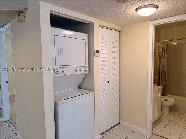 8019 Lake Dr 202, Doral, FL 33166