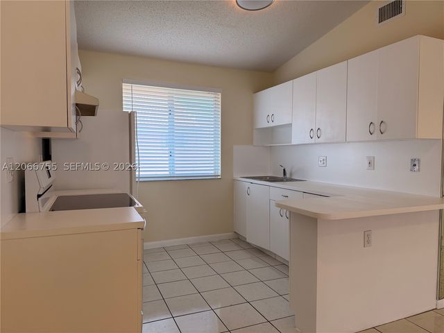 8019 Lake Dr 202, Doral, FL 33166
