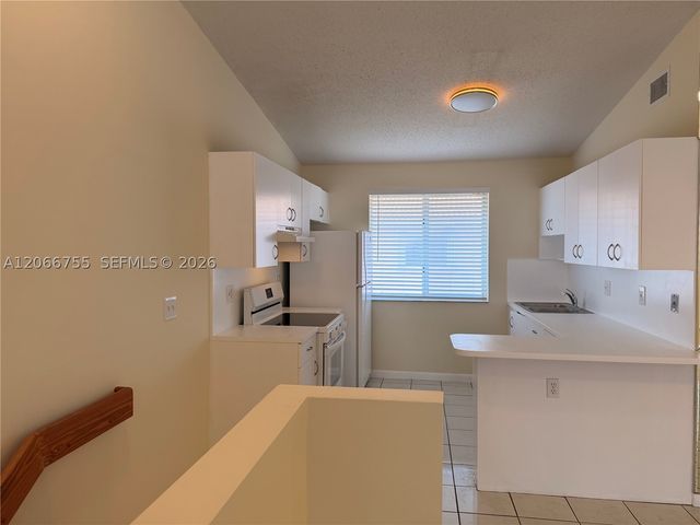 8019 Lake Dr 202, Doral, FL 33166