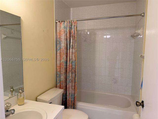 8019 Lake Dr 202, Doral, FL 33166