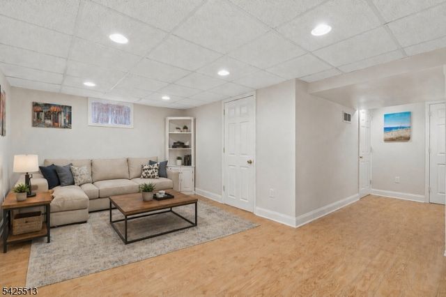 57 Sherwood Rd, Springfield Twp., NJ 07081