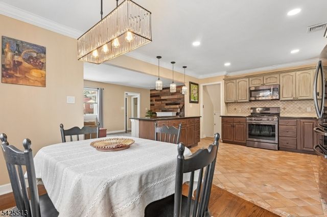 57 Sherwood Rd, Springfield Twp., NJ 07081