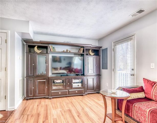 5310 Palmer LN, Williamsburg, VA 23185