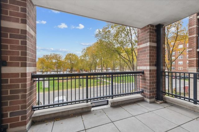 440 W Mahogany Court 203, Palatine, IL 60067