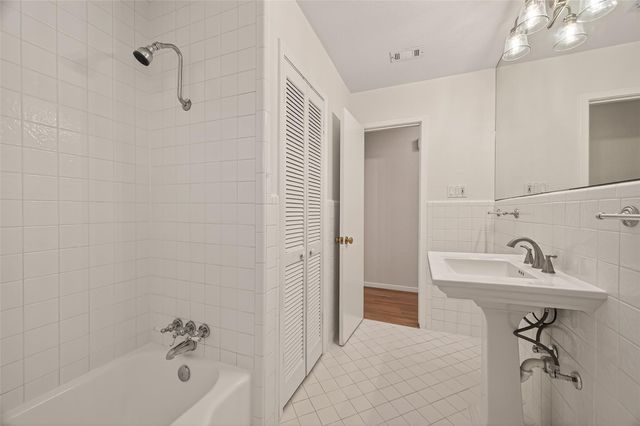 1835 Seaspray Court, Houston, TX 77008