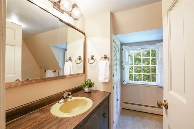 9 Faunce Mountain Rd, Sandwich, MA 02563