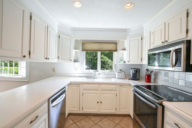 9 Faunce Mountain Rd, Sandwich, MA 02563