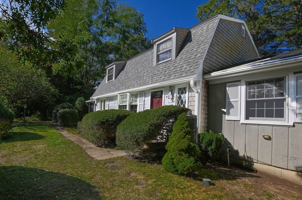 9 Faunce Mountain Rd, Sandwich, MA 02563