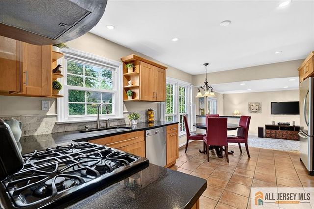 9 Wynnewood Drive, Cranbury, NJ 08512