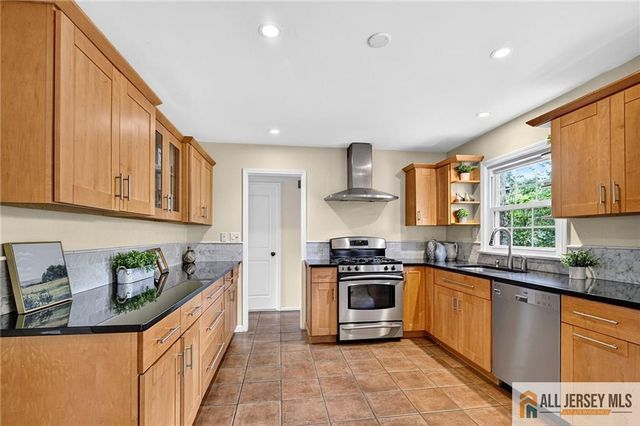 9 Wynnewood Drive, Cranbury, NJ 08512