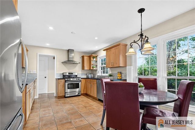 9 Wynnewood Drive, Cranbury, NJ 08512
