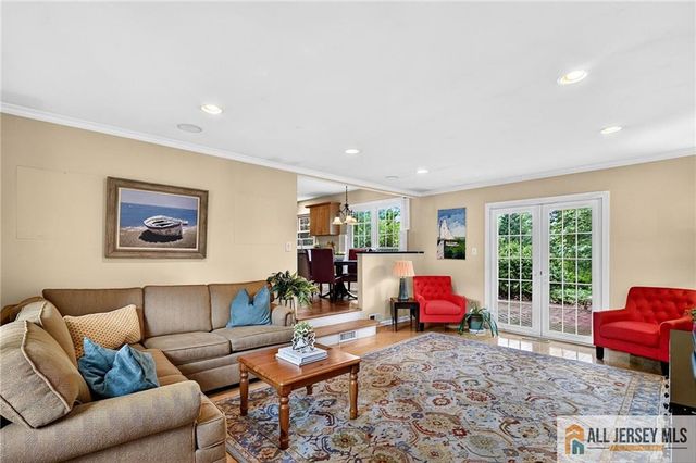 9 Wynnewood Drive, Cranbury, NJ 08512