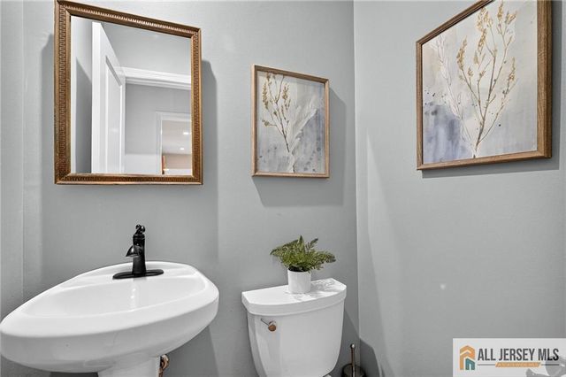 9 Wynnewood Drive, Cranbury, NJ 08512