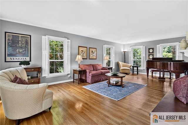 9 Wynnewood Drive, Cranbury, NJ 08512