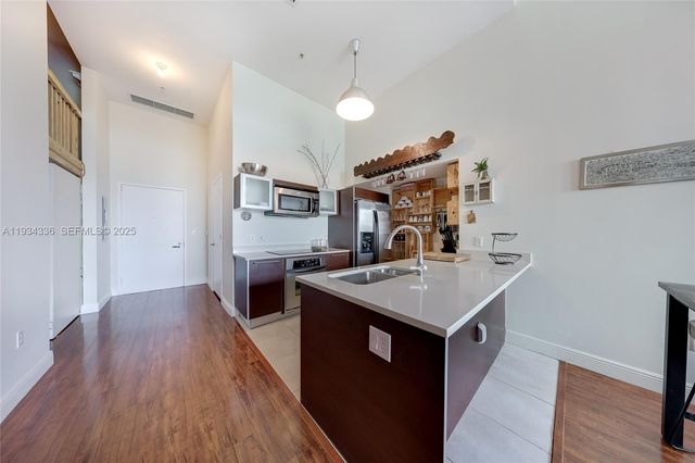 1900 N Bayshore Dr 711, Miami, FL 33132