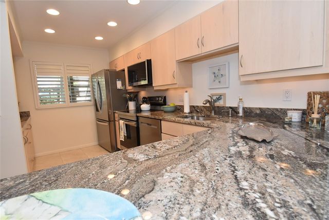 1510 PELICAN POINT DR BA168, Sarasota, FL 34231