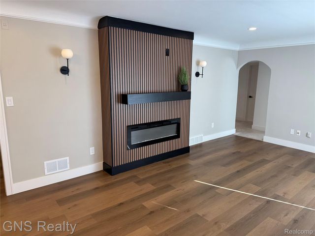 1143 E Harwood Avenue, Madison Heights, MI 48071