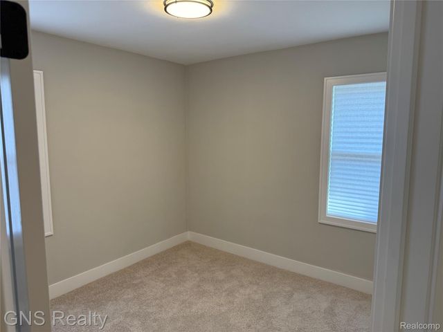 1143 E Harwood Avenue, Madison Heights, MI 48071