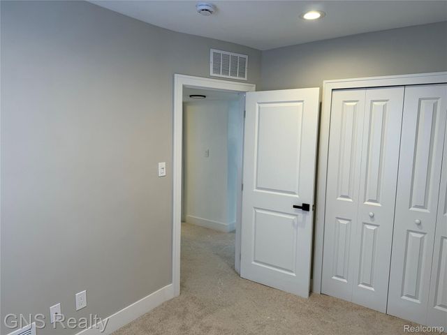 1143 E Harwood Avenue, Madison Heights, MI 48071