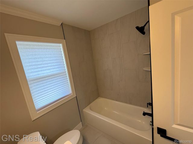 1143 E Harwood Avenue, Madison Heights, MI 48071