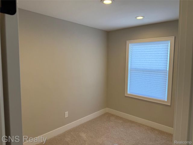 1143 E Harwood Avenue, Madison Heights, MI 48071