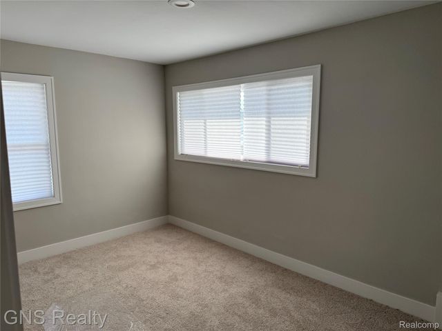 1143 E Harwood Avenue, Madison Heights, MI 48071