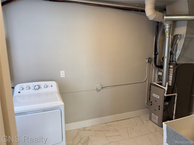 1143 E Harwood Avenue, Madison Heights, MI 48071