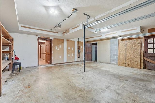 1091 Cole Drive SW, Lilburn, GA 30047