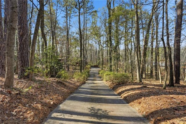 1091 Cole Drive SW, Lilburn, GA 30047
