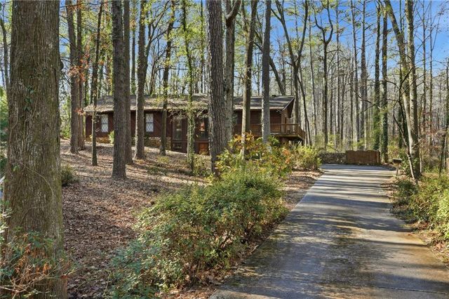 1091 Cole Drive SW, Lilburn, GA 30047
