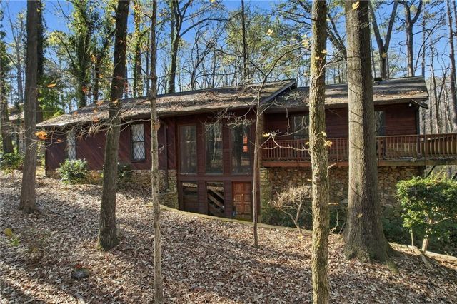 1091 Cole Drive SW, Lilburn, GA 30047