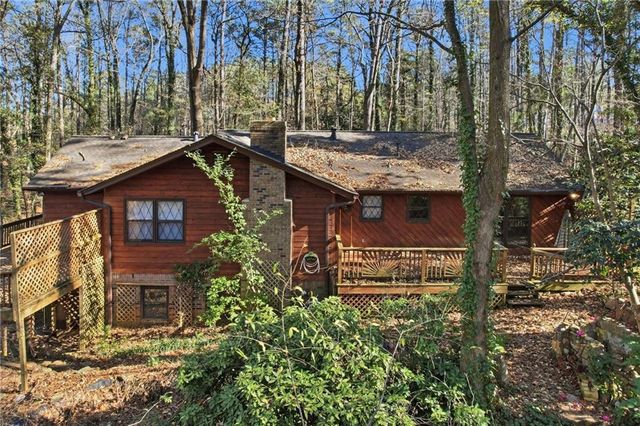 1091 Cole Drive SW, Lilburn, GA 30047
