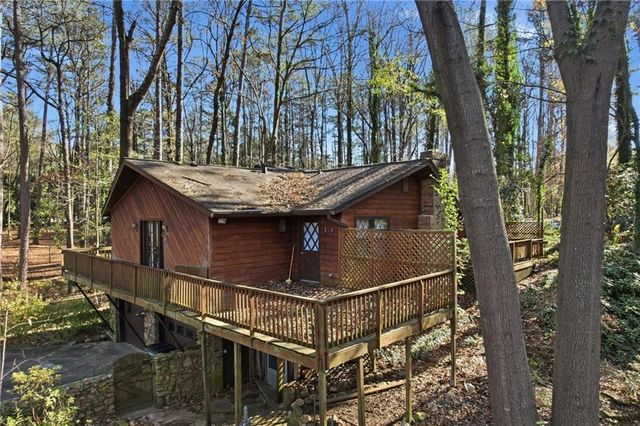 1091 Cole Drive SW, Lilburn, GA 30047