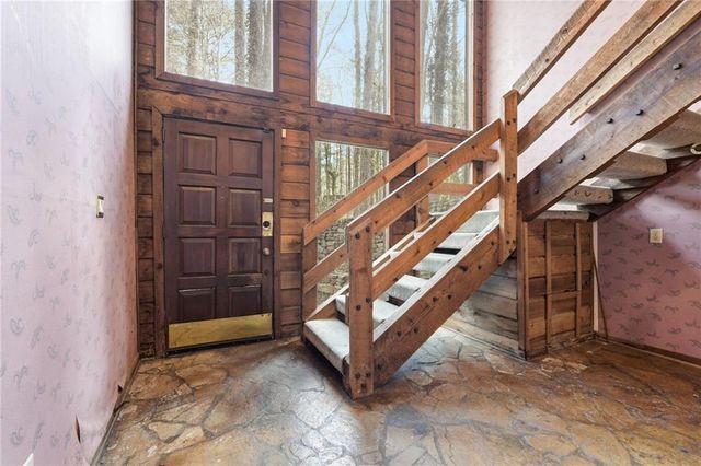 1091 Cole Drive SW, Lilburn, GA 30047